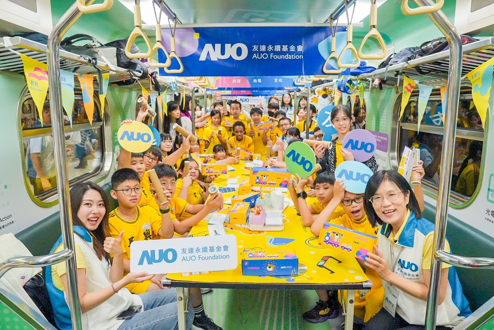 友達永續基金會響應國科會推動的「臺灣科普環島列車」正式啟航，透過「生活中的科學」車廂課程設計，展開為期6天巡迴全臺17個縣市、停靠32站的移動式科普之旅