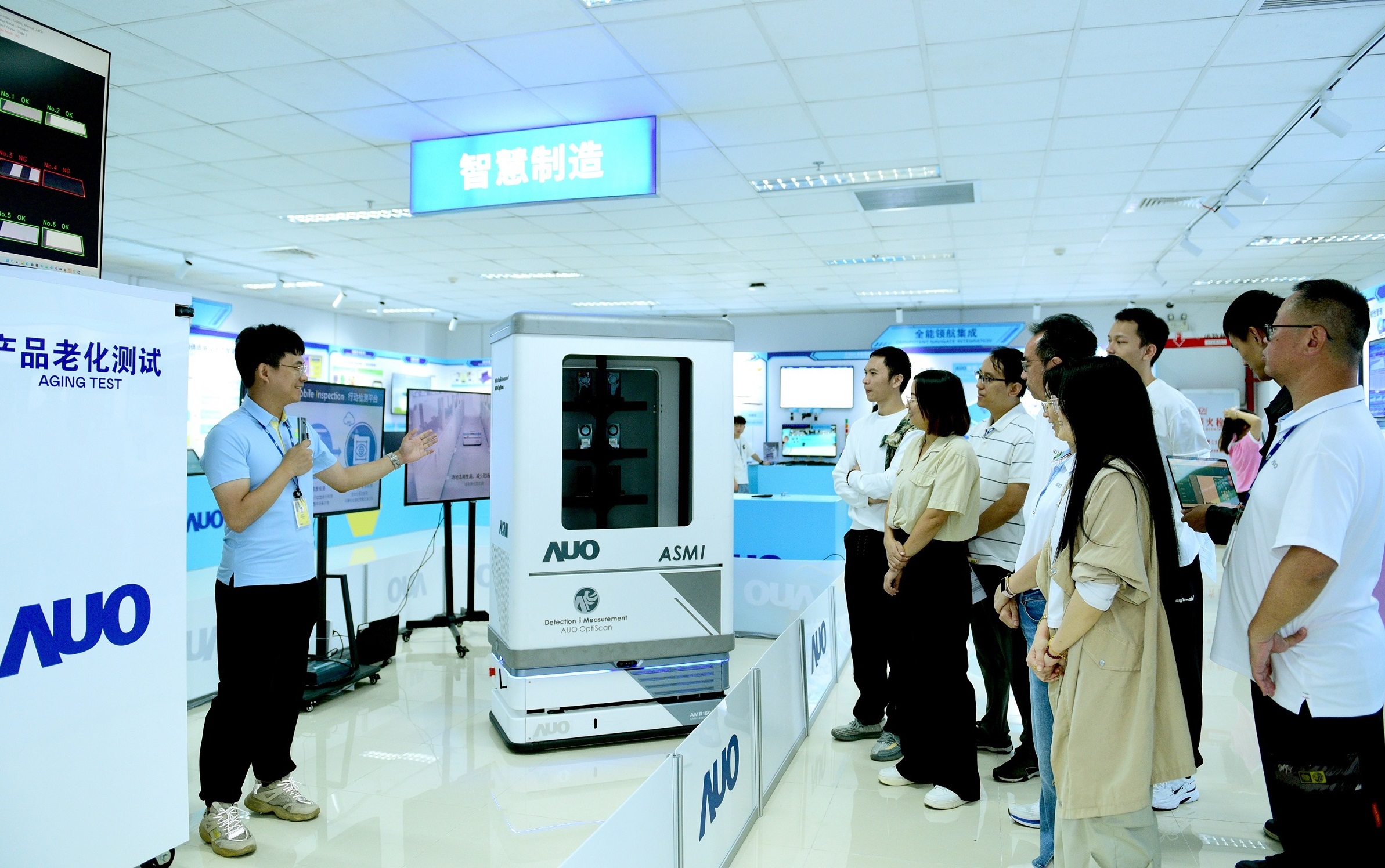 友達廈門將5G+ABC技術串聯生產管理全流程，打通研發、採購、生管、製程、設備、品質等產品全生命週期製造流程，完成數位化設計、智慧供應鏈、智慧座艙、全流程設備管理、資料驅動優化、智慧線上檢測、智慧品管等自我調整生產模式升級
