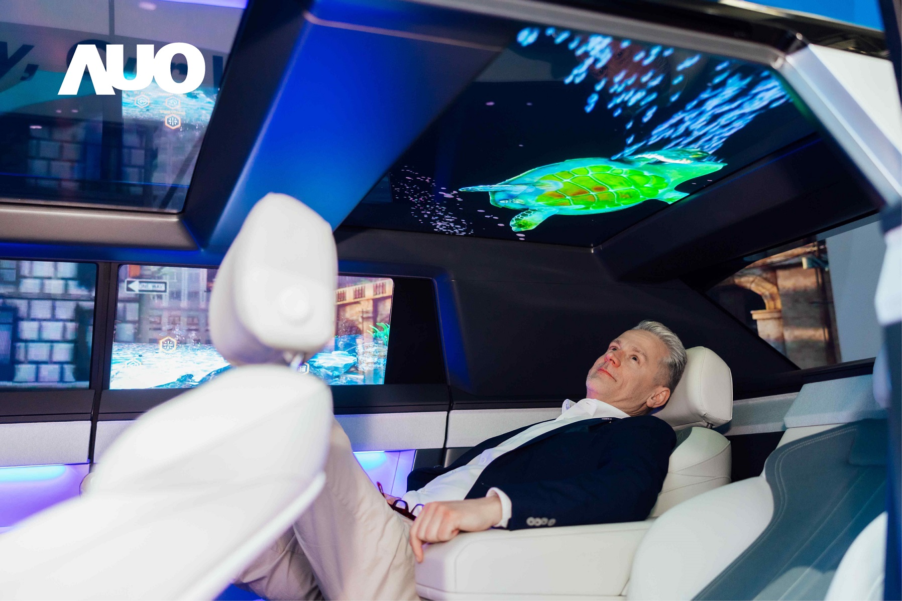 友达Smart Cockpit 2025集Micro LED透明、大型化、可挠优势之大成，携手BHTC打造未来视界的车用Display HMI解决方案