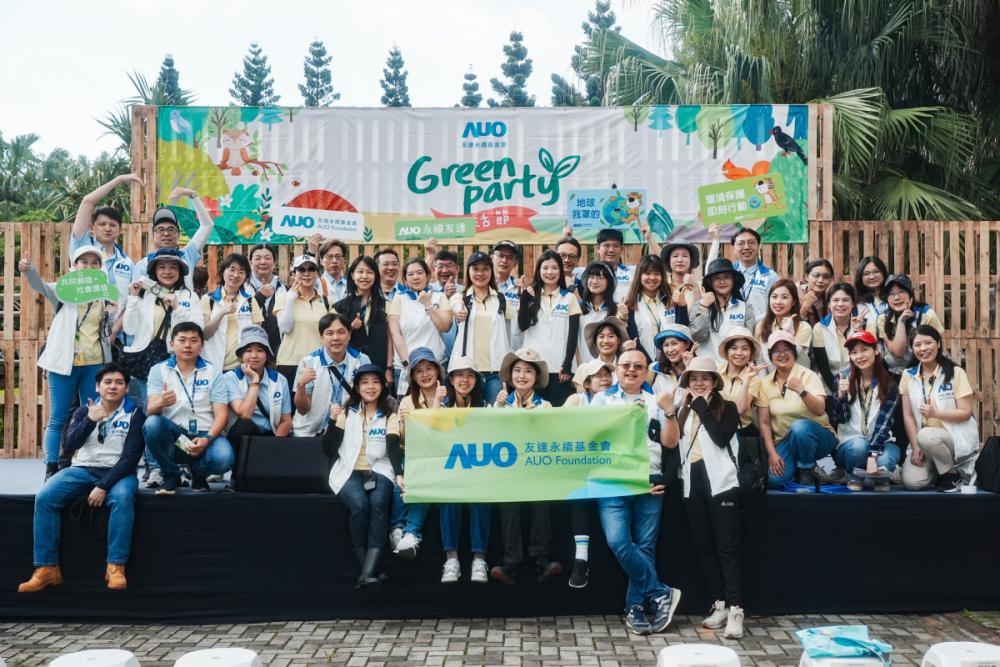 友達積極推動低碳轉型、節能減碳與減塑行動，落實環境承諾與社會責任，榮獲「台灣百大永續典範企業獎」