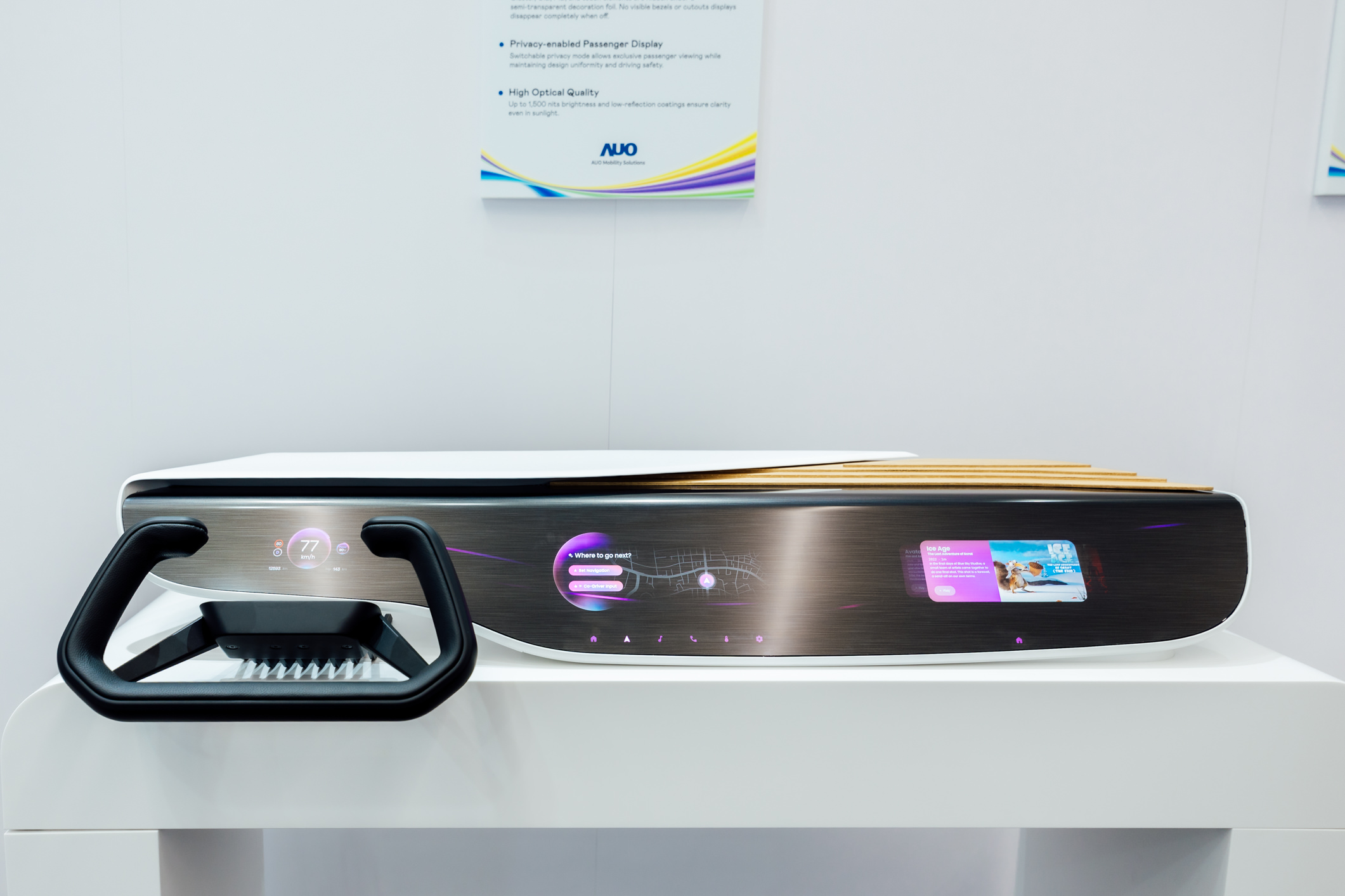 The Horizon Intelligent Dash integrates the instrument cluster, Center Information Display (CID), and Passenger Information Display (PID) into one seamless, pillar-to-pillar interface, creating an end-to-end large-format display for an immersive experience. Powered by AUO Mobility Solutions&rsquo; domain controller with AI capabilities, it supports real-time signal diagnostics and smart climate control.